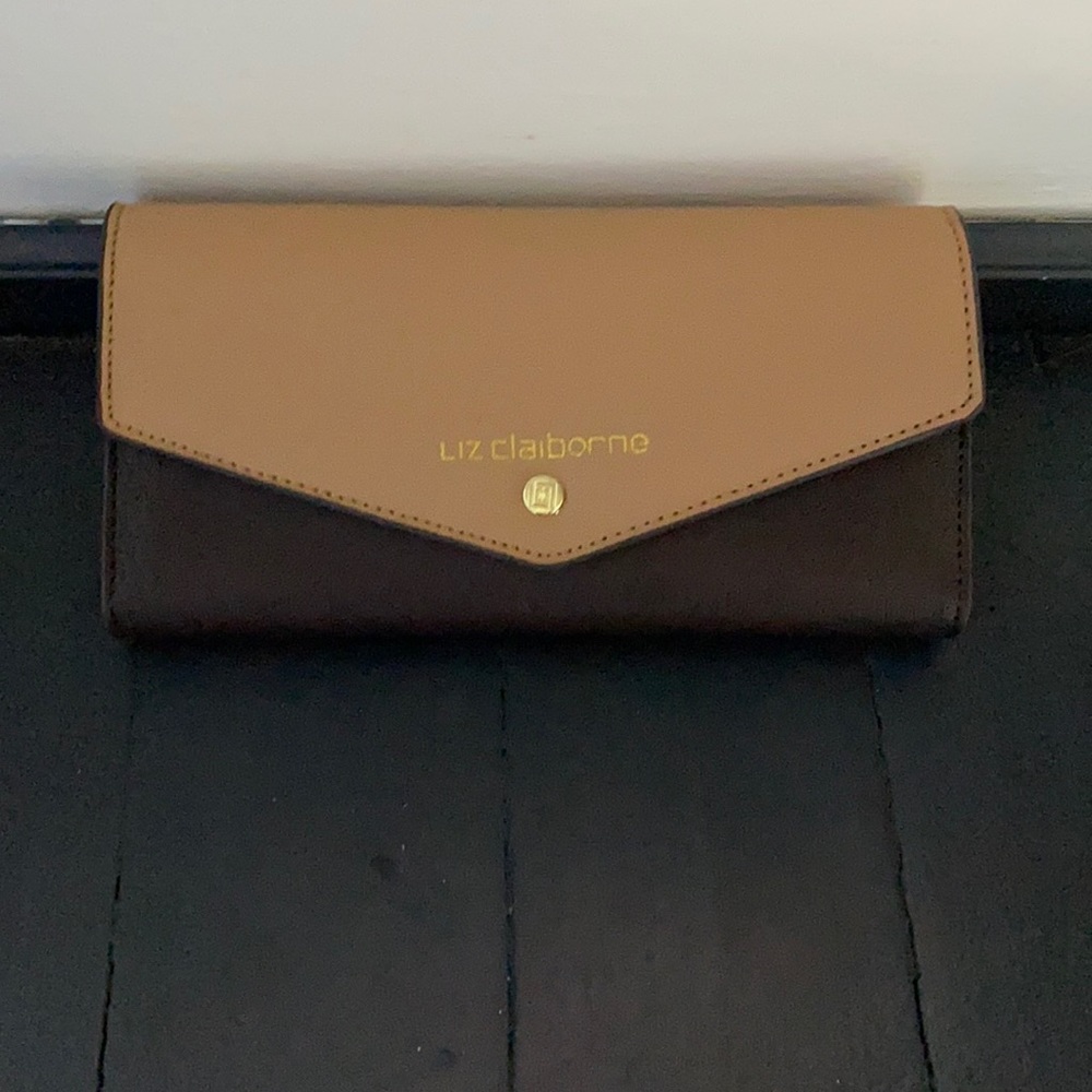 NWT LIZ CLAIBORNE Wallet